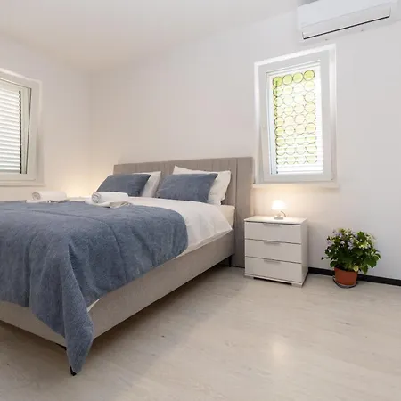 Modern Adriana - Free Parking Vodice
